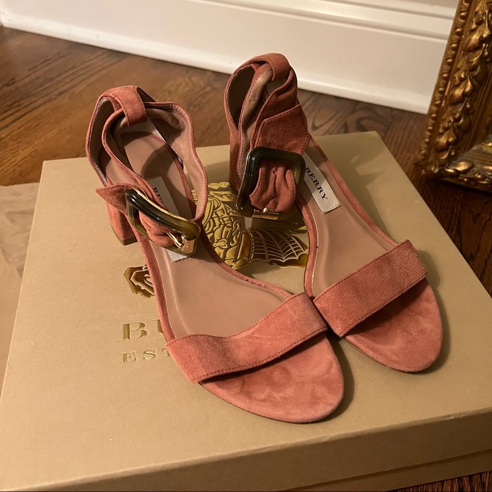 Burberry dusty pink suede heels - Picture 1 of 6